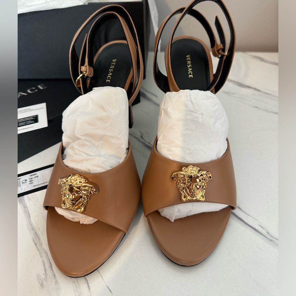 Versace Pumps - Picture 2 of 9